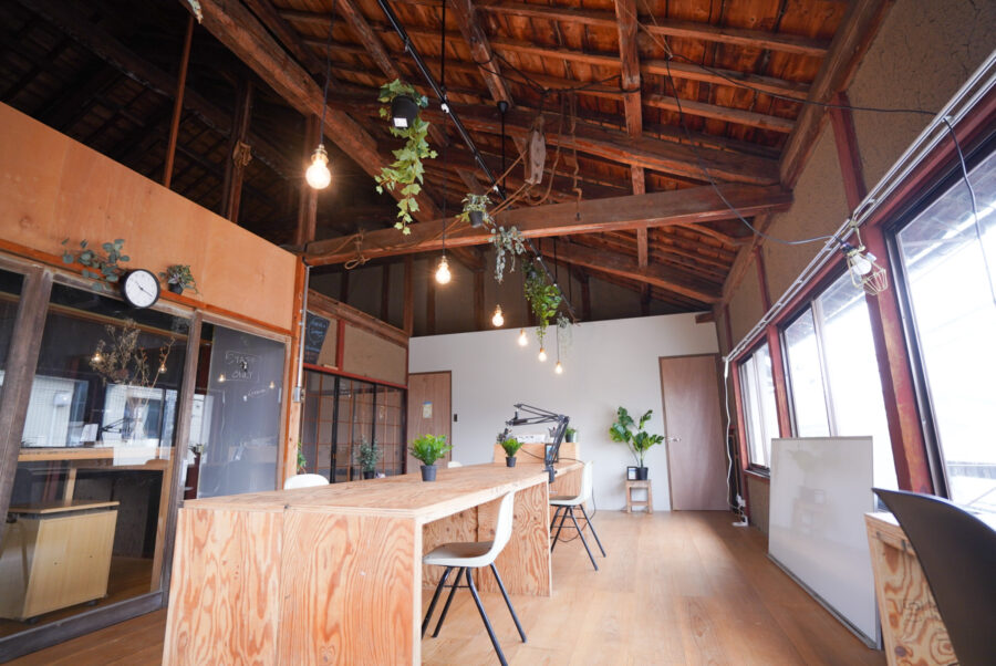 拠点のコワーキングスペース